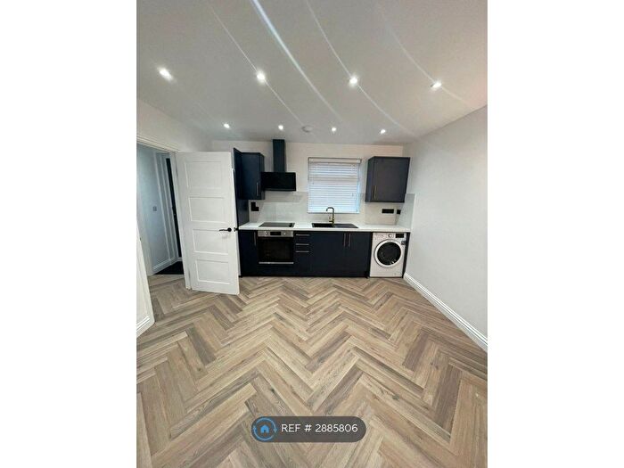 1 Bedroom Flat To Rent In Church Lane, Banbury, OX16