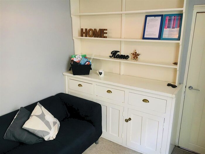5 Bedroom Terraced House To Rent In Victory Road, Portsmouth, PO1