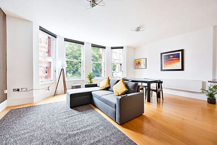 3 Bedroom Flat To Rent In Nevern Square, Kensington, London, SW5