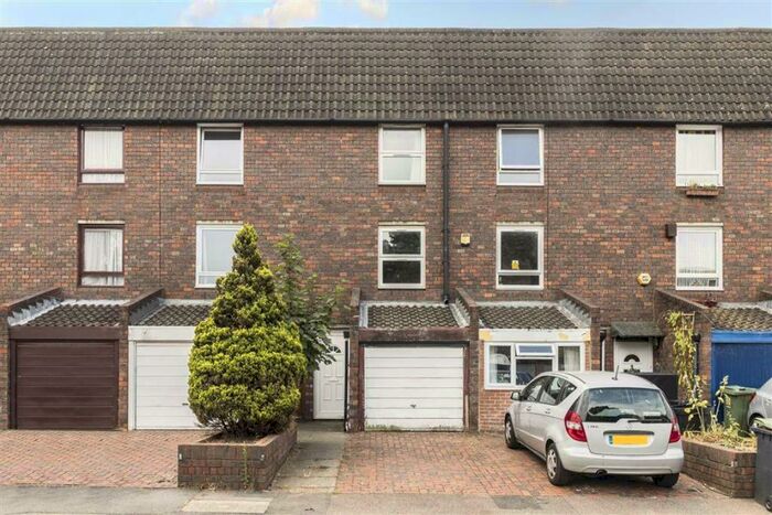 3 Bedroom House To Rent In Slaithwaite Road, Lewisham, SE13