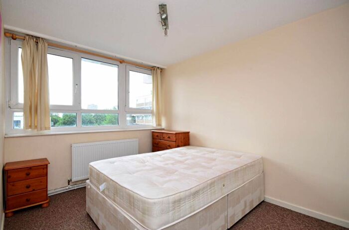 4 Bedroom Flat To Rent In Yelverton Road, Battersea, London, SW11