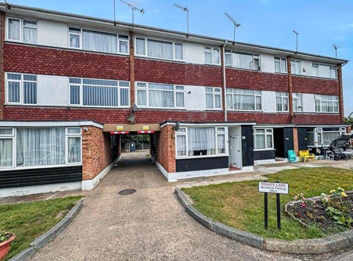 1 Bedroom Flat For Sale In A High Street, Canvey Island, Essex, SS8