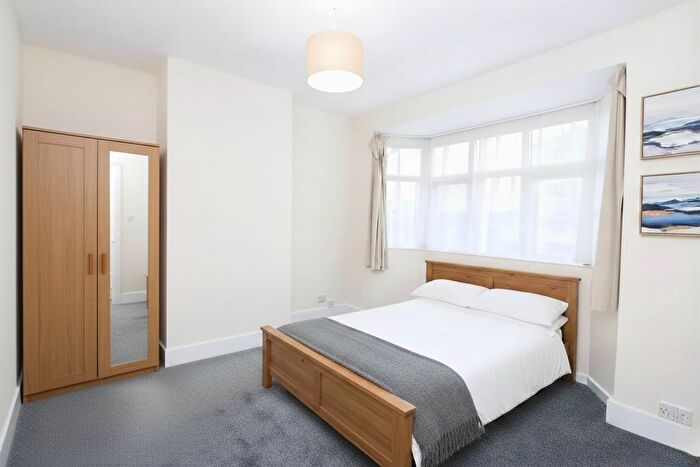 2 Bedroom Maisonette To Rent In Eastfields Road, Mitcham, CR4