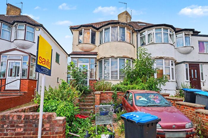 3 Bedroom Semi-Detached House For Sale In The Ridgeway, London, NW9