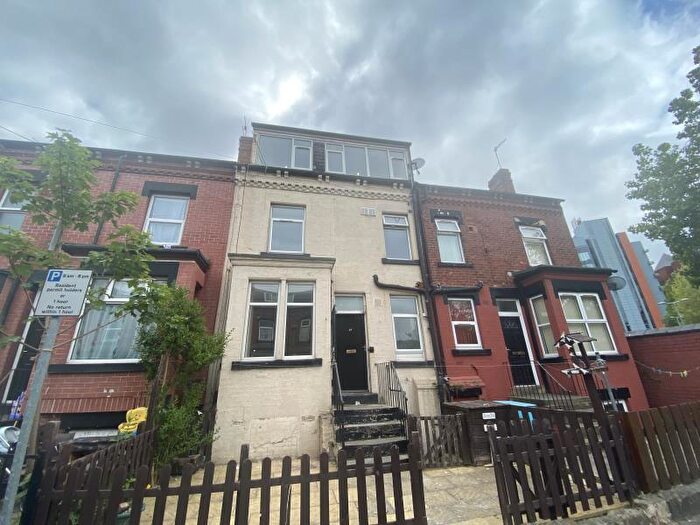 3 Bedroom Terraced House To Rent In Bexley Place, Harehills, LS8