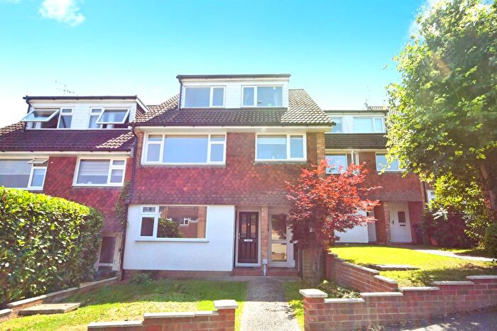 3 Bedroom Maisonette For Sale In Chapel Court, Billericay, CM12