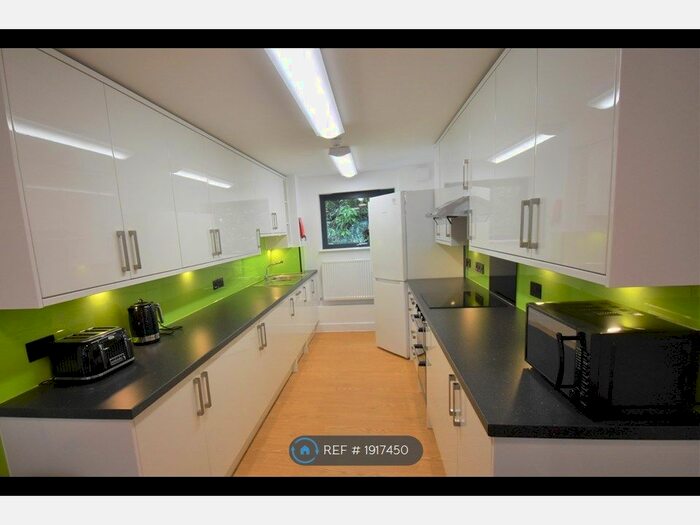 6 Bedroom Terraced House To Rent In Hillside Court, Reading, RG1