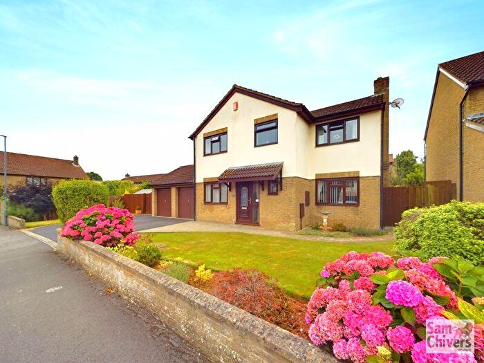 4 Bedroom Detached House For Sale In Staddlestones, Midsomer Norton, BA3