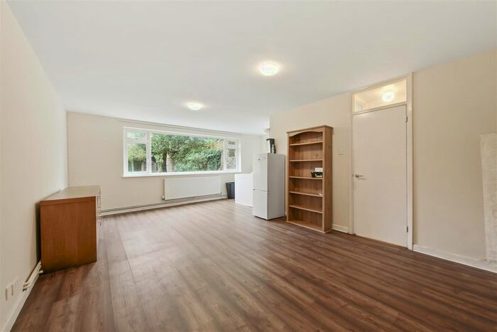 2 Bedroom Flat For Sale In Victoria Rise, Clapham Common, SW4