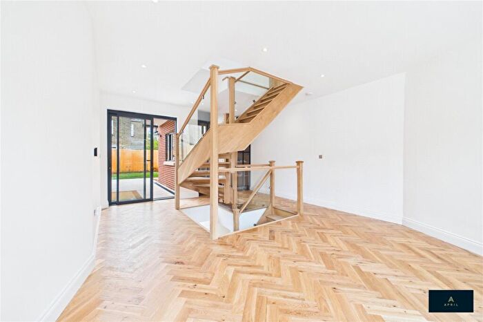 3 Bedroom Detached House For Sale In Kings Road, London, E11