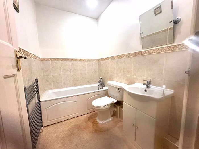 2 Bedroom Detached Bungalow For Sale In Taunton Drive, Westcliff-On-Sea, SS0