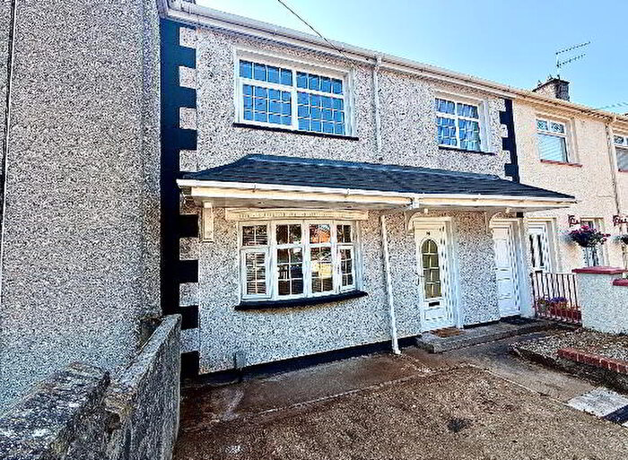 3 Bedroom Mid Terraced House For Sale In Broadway, Derry, BT48