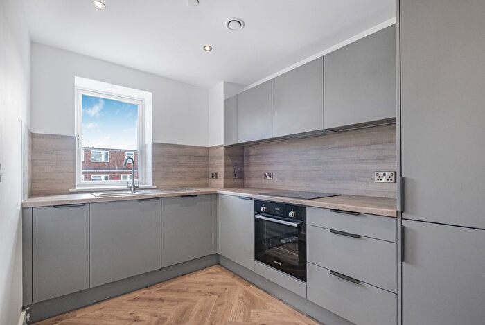 2 Bedroom Flat To Rent In Coventry Road, Sheldon, Birmingham, West Midlands, B26