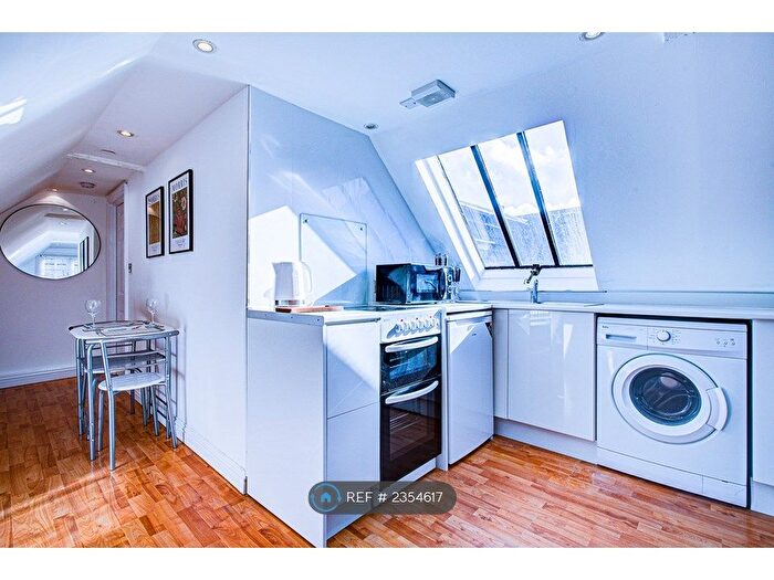 1 Bedroom Flat To Rent In High Street, Brentwood, CM14
