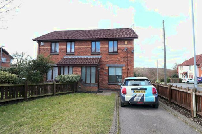 2 Bedroom House To Rent In Cornus Gardens, Leeds, West Yorkshire, Uk, LS10