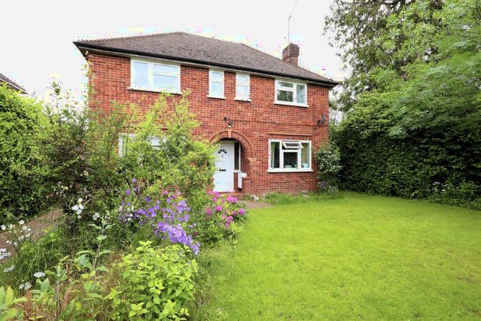 3 Bedroom Detached House To Rent In Woodcote Road, RG4