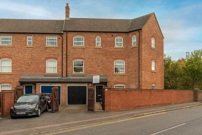 3 Bedroom End Of Terrace House To Rent In Wedgewood Street, Aylesbury, HP19