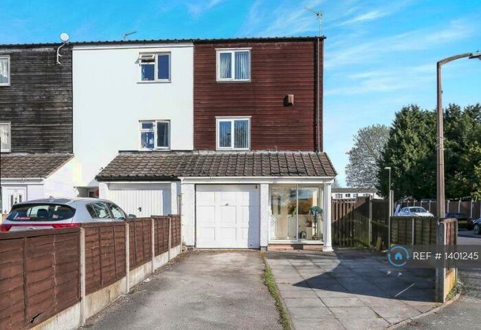 3 Bedroom End Of Terrace House To Rent In Winchester Drive, Birmingham, B37