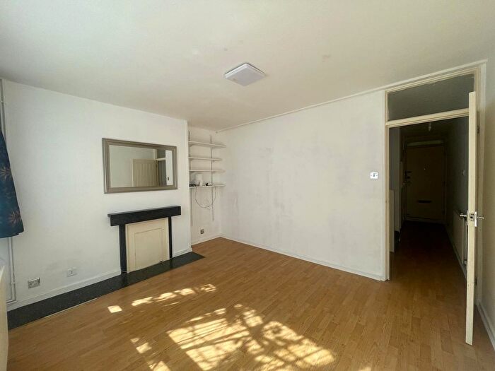 2 Bedroom Maisonette To Rent In Hampson Way, Stockwell, SW8