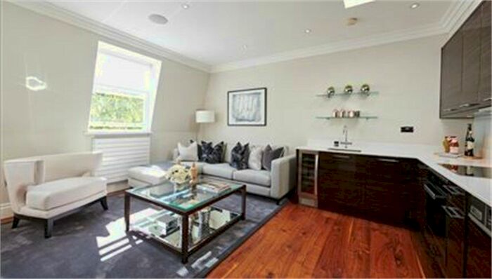 2 Bedroom Flat To Rent In Kensington Garden Square, Bayswater, London, W2