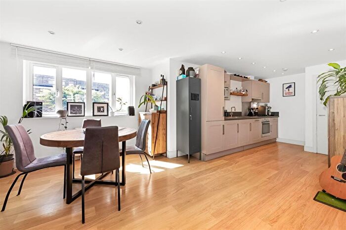 2 Bedroom Flat For Sale In Choumert Road, London, SE15
