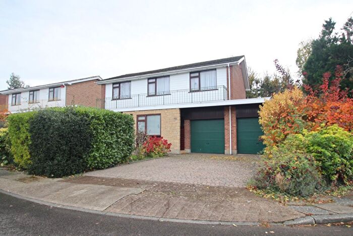 5 Bedroom Detached House For Sale In Albyfield, Bickley, BR1