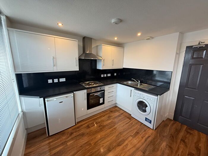 2 Bedroom Flat To Rent In High Street, Lochee, Dundee, DD2
