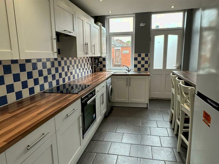 5 Bedroom House To Rent In Belle Grove West, Spital Tongues, NE2