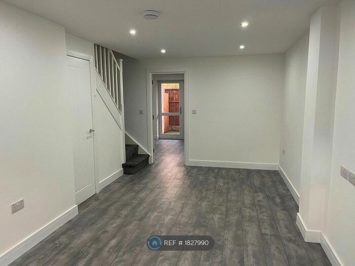 2 Bedroom End Of Terrace House To Rent In Bridge Court, Oldbury, B69