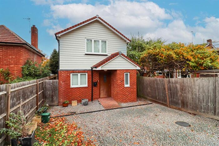 2 Bedroom Detached House For Sale In Aldershot Road, Fleet, GU51