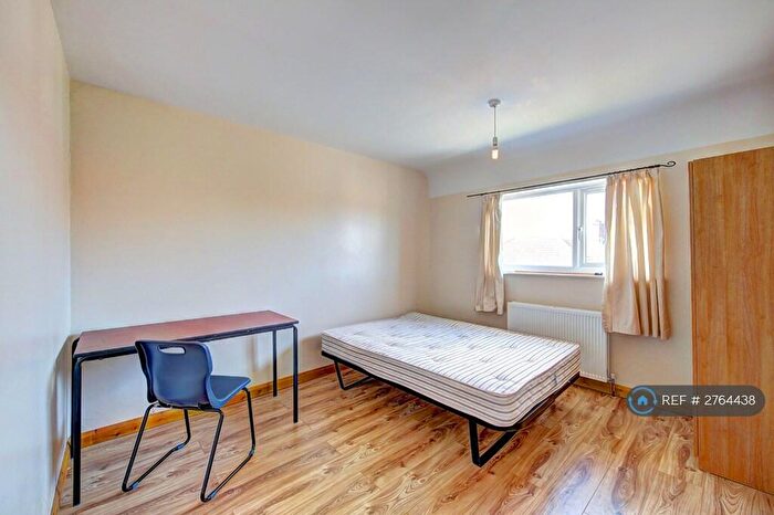 6 Bedroom Terraced House To Rent In Addison Gardens, Cental Kingston Upon Thames, KT5