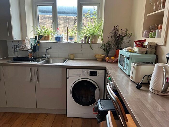 4 Bedroom Flat To Rent In Jebb Avenue, London, SW2