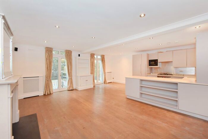 3 Bedroom Flat To Rent In Collingham Gardens, London, SW5