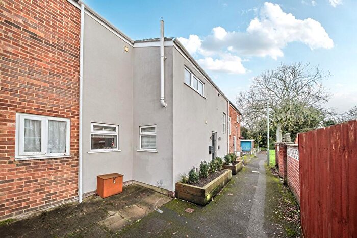 3 Bedroom Terraced House For Sale In Butler Close, Basingstoke, RG22