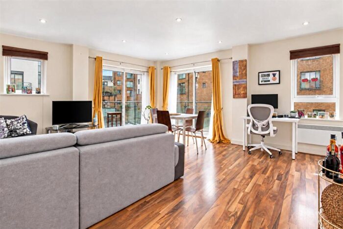 2 Bedroom Apartment For Sale In Hither Green Lane, London, SE13