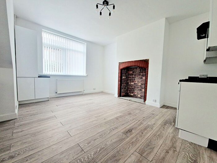 1 Bedroom Flat To Rent In Whittaker Lane, Prestwich, M25