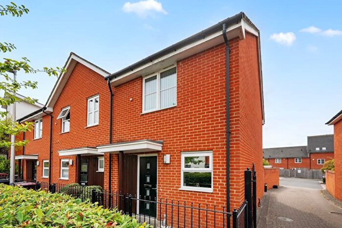 2 Bedroom End Of Terrace House For Sale In Reading, Berkshire, RG2