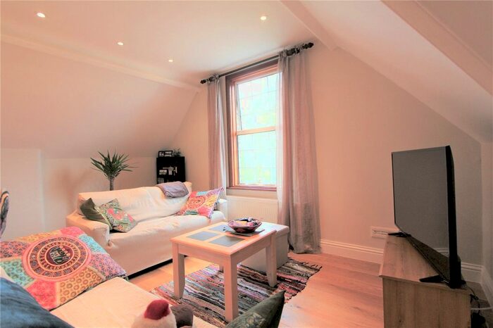 2 Bedroom Flat To Rent In Woodville Gardens, Ealing, London W5