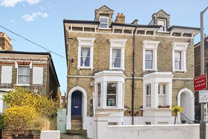 2 Bedroom Flat To Rent In Ramsden Gate, Ramsden Road, London, SW12