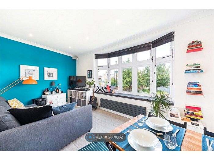 Studio To Rent In Mantle Court, London, SE4