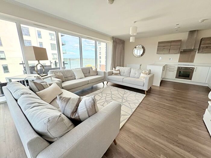 3 Bedroom Flat To Rent In Pegasus Way, Gillingham, ME7