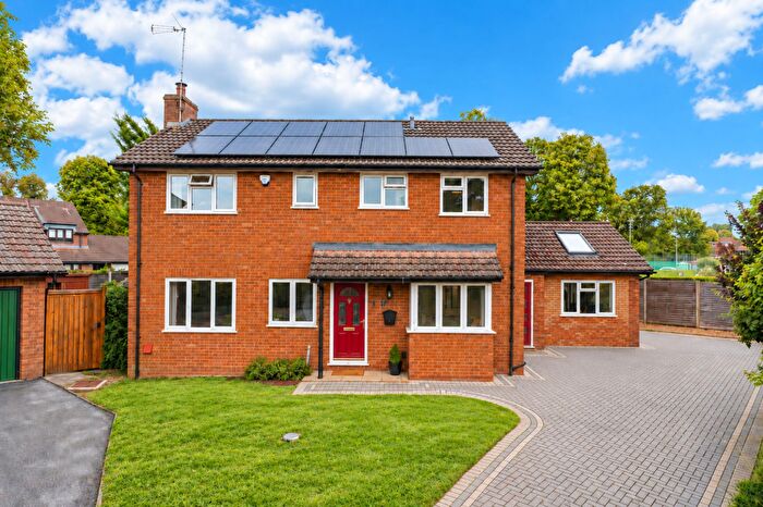 4 Bedroom Detached House For Sale In Little Park, Princes Risborough, HP27