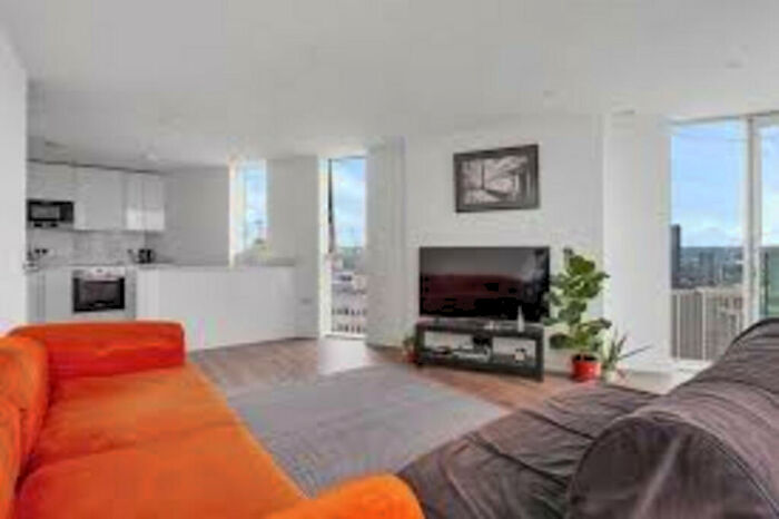 2 Bedroom Apartment To Rent In Pinnacle Apartments, Croydon, CR0