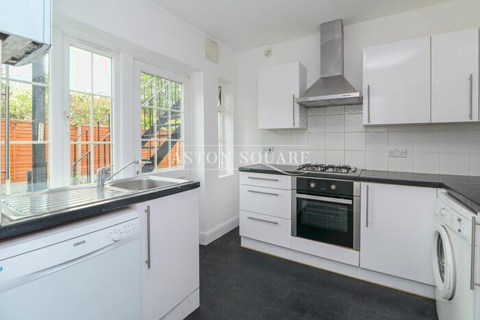 4 Bedroom Flat To Rent In Torrington Park, London, N12
