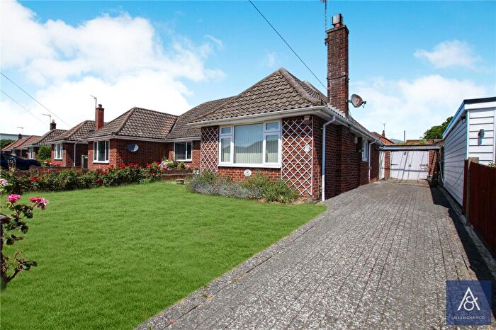 2 Bedroom Bungalow For Sale In Terrington Close, Brackley, Northamptonshire, NN13