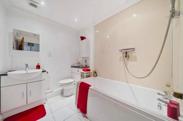 2 Bedroom Flat For Sale In Holland Road, Plymstock, Plymouth, Devon, PL9