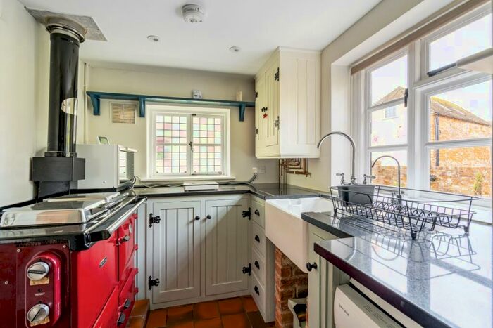 2 Bedroom Cottage To Rent In Swan Street Kingsclere, RG20