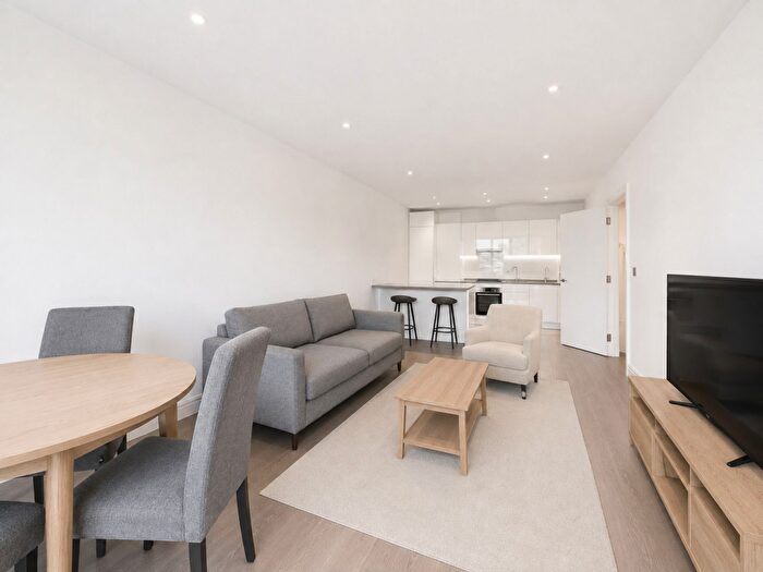 2 Bedroom Flat To Rent In Queenshurst Square, Hamond Court Queenshurst Square, KT2