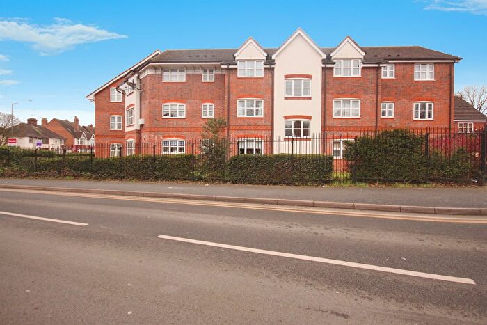 2 Bedroom Flat For Sale In Birch End, Warwick, CV34