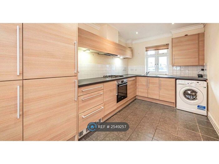 4 Bedroom Terraced House To Rent In Gabriels Square, Reading, RG6